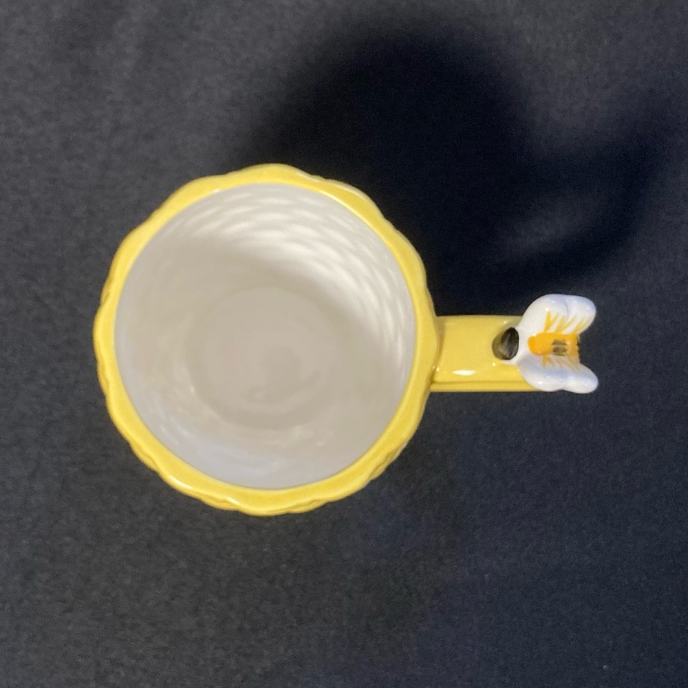 ⭐️ Vintage Bumblebee Nest Wicker Honey Comb 16 oz Ceramic Mug - Picture 5 of 14